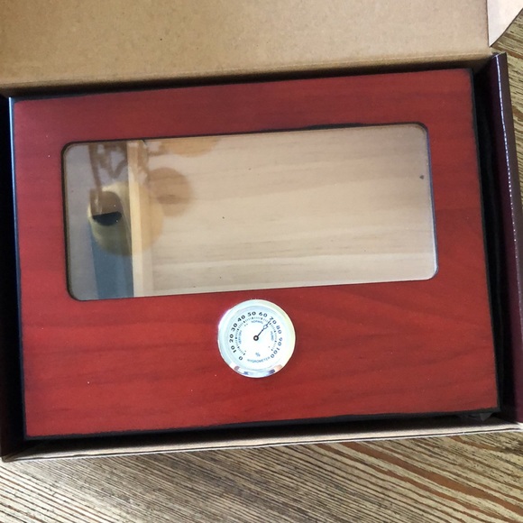 NWT Cigar Humidor, Glass Top Cigar Box with Hygrometer Humidifier - Picture 2 of 6